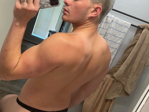 adrianescondido onlyfans leaked picture 1