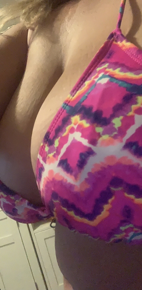 badwife1984 onlyfans leaked picture 1