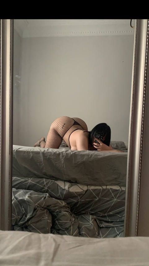 bby.lauura onlyfans leaked picture 1