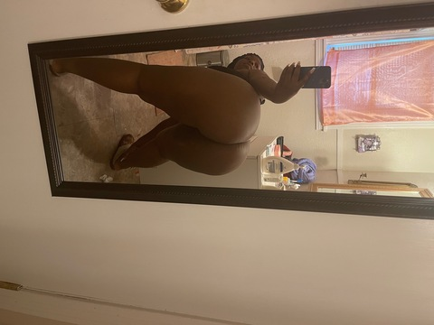 chocolatethemidget onlyfans leaked picture 1