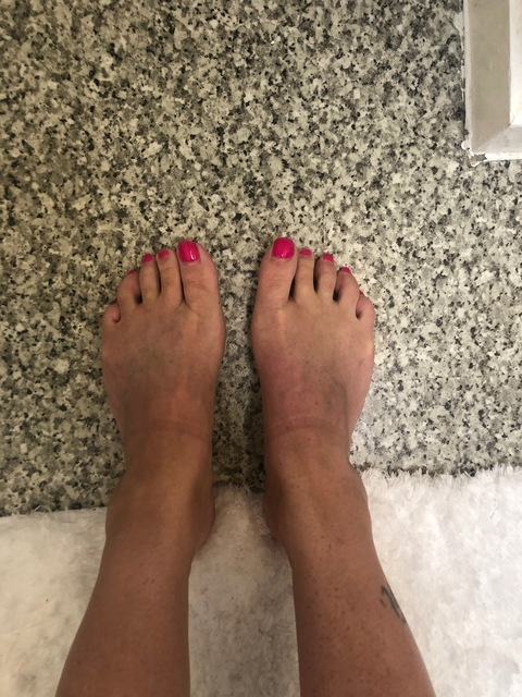 elliemaysfeet onlyfans leaked picture 1