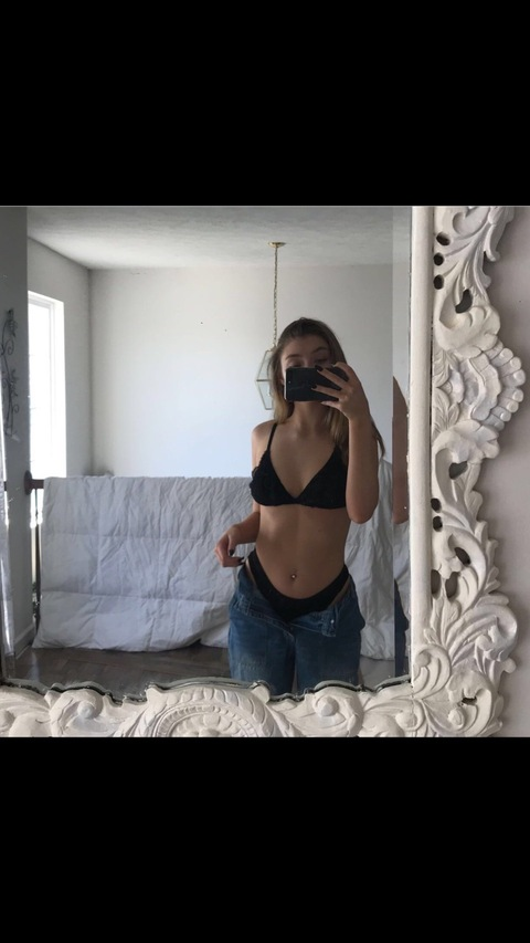 emz.rose onlyfans leaked picture 1