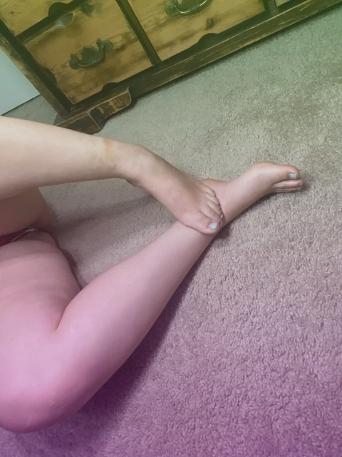 feetorious16 onlyfans leaked picture 1