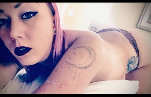 irresistiblyalley420 onlyfans leaked picture 1