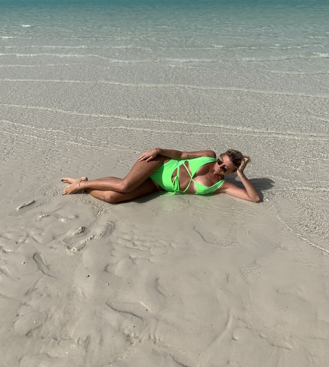 janinaceline onlyfans leaked picture 1