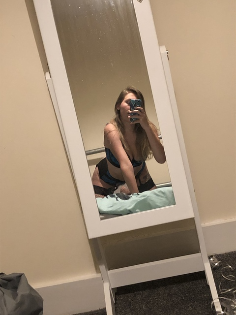 louise110101 onlyfans leaked picture 1