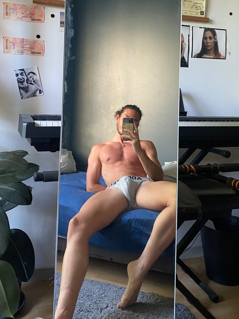 philoalofr onlyfans leaked picture 1