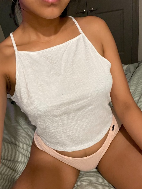 playful.pinay onlyfans leaked picture 1