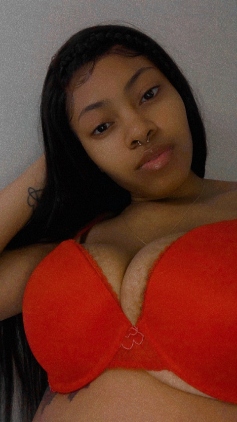 prettylightskinn25 onlyfans leaked picture 1