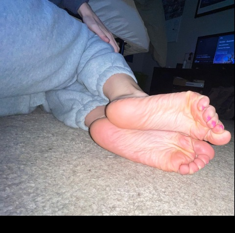 prettylittlefeet0014 onlyfans leaked picture 1