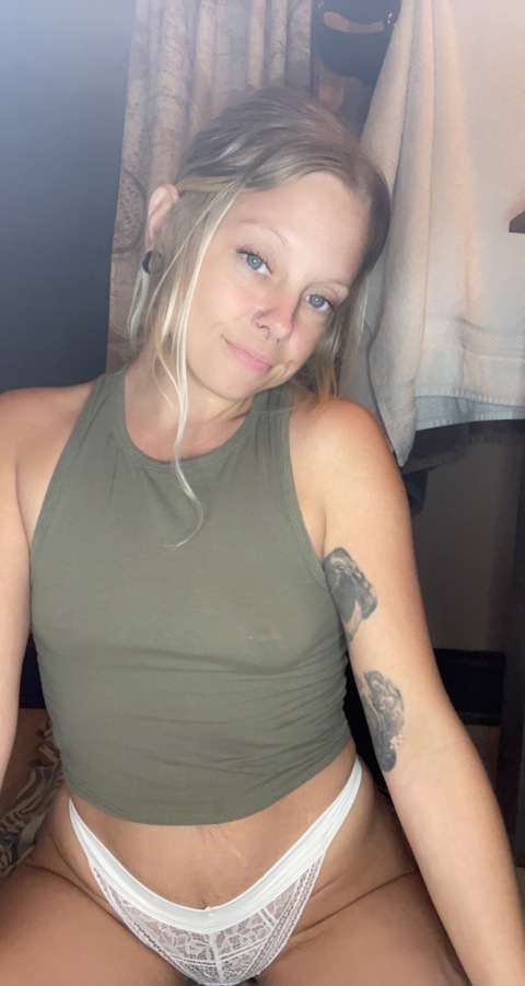 railmetiffaniefree onlyfans leaked picture 1