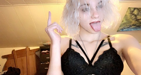 restingbitchface100 onlyfans leaked picture 1