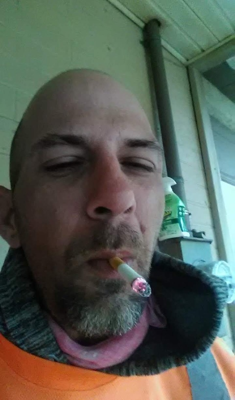 sexy_smoker420 onlyfans leaked picture 1