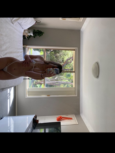 sophia.roseee onlyfans leaked picture 1