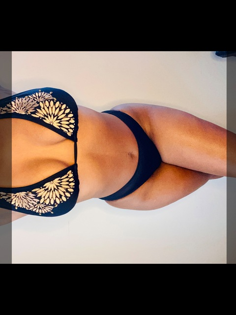 sunflowersandgoldenhour onlyfans leaked picture 1