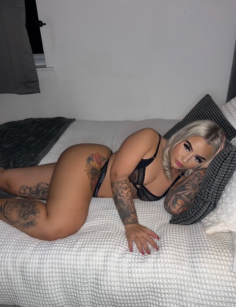 tattooedblondee onlyfans leaked picture 1