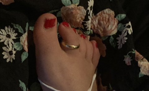 thehotfeetpage onlyfans leaked picture 1