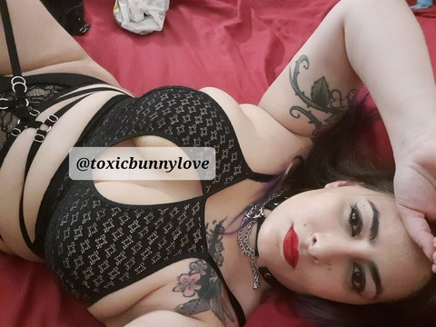 toxicbunnylove onlyfans leaked picture 1
