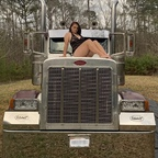 Onlyfans leaks trucker_gurl30 

 profile picture