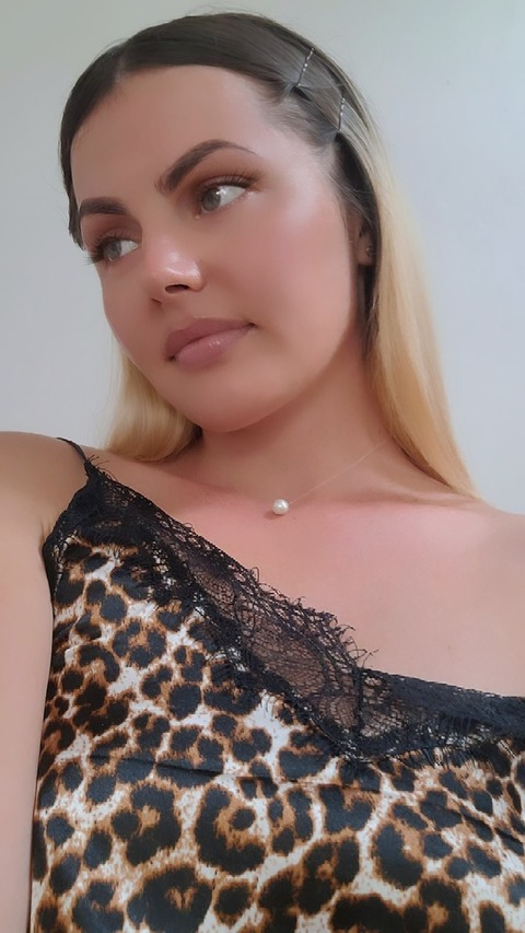 valerica_zarafa onlyfans leaked picture 1